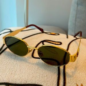 Triomphe style sunglasses with box